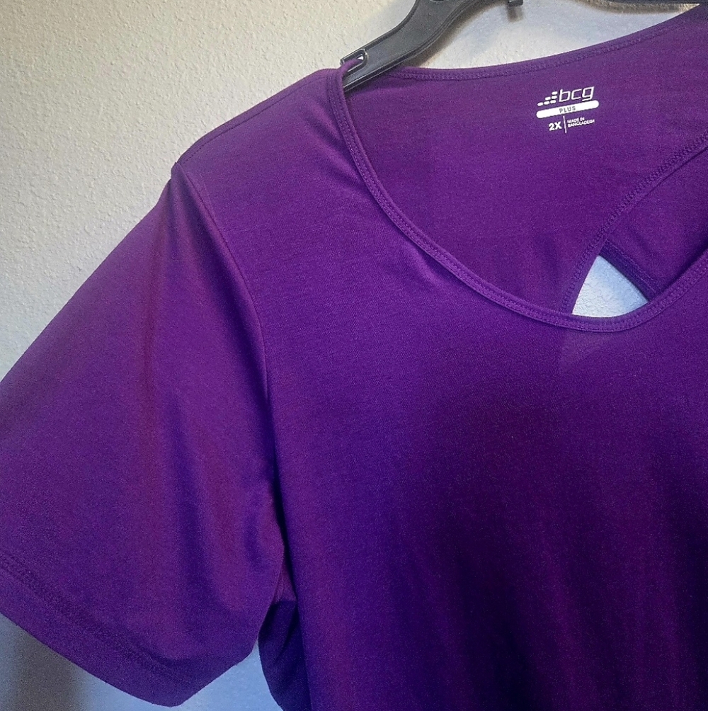 BCG Keyhole Back T-Shirt - Picture 2 of 7
